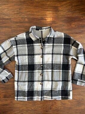 Women’s Black & White Plaid Button-Down Shirt Jacket